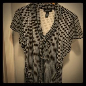 Black and white geometric top